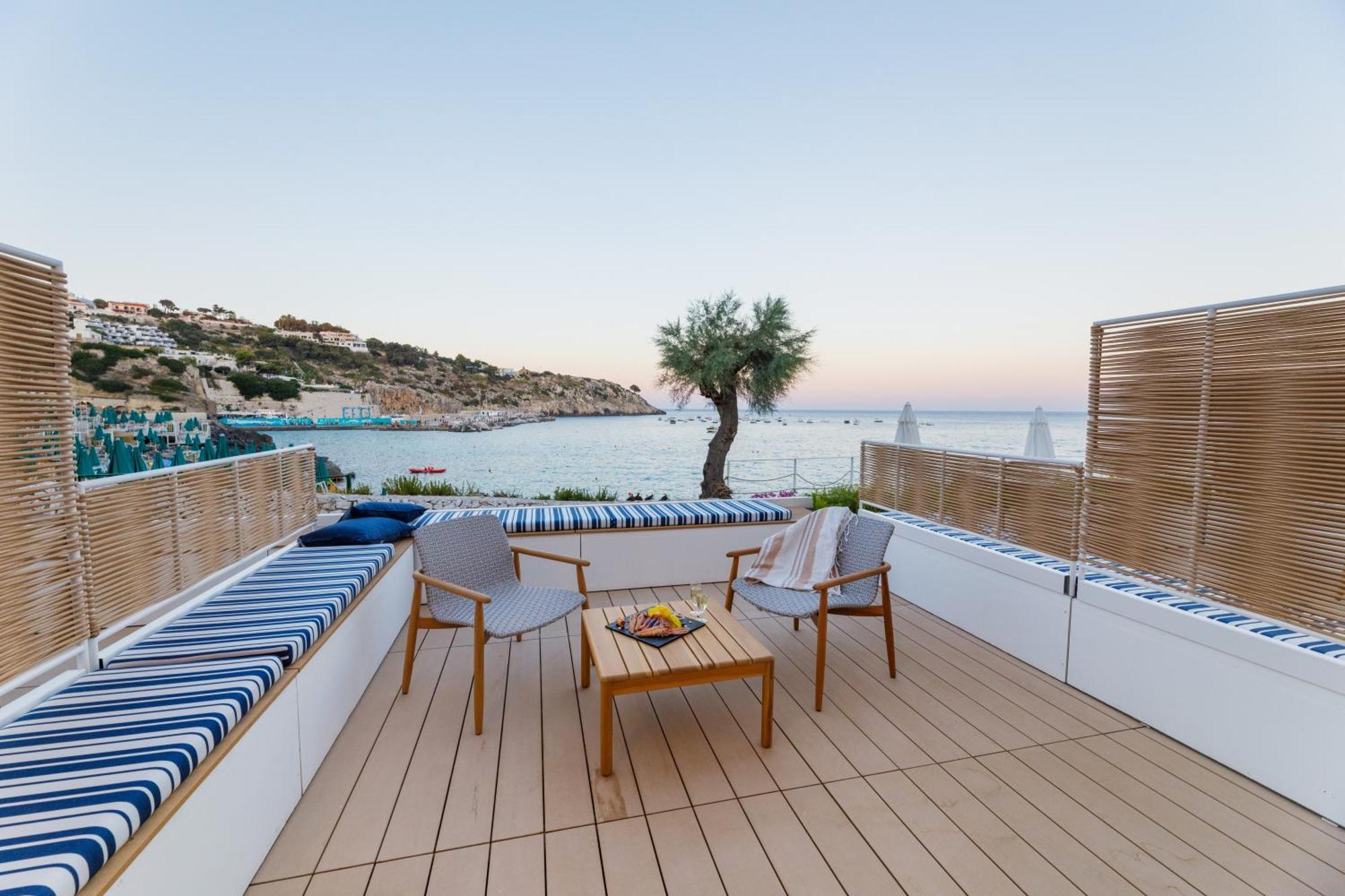Hotel La Roccia Castro  Eksteriør billede